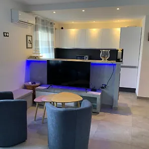  Appartement Grand Studio Tres Agreable Avec Bar, Cuisine Et Terrasse